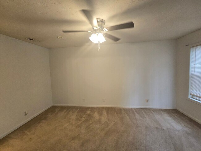 Foto del edificio - 6792 Willowbrook Dr