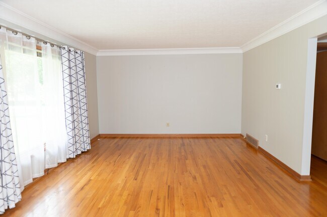 Foto del edificio - 10976 Shaker Dr