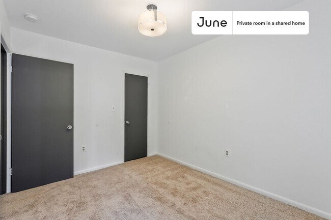 Foto del edificio - Room in Shared 5 bed/2 bath home