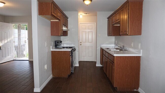 Foto del edificio - 2113 R. W. Bivens Ln