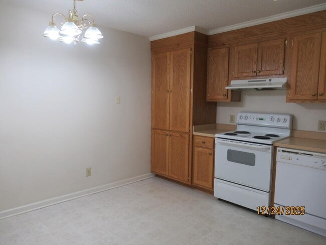 Building Photo - 251 Rast St