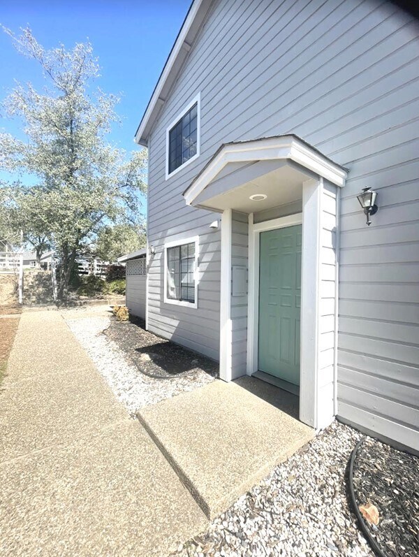 Primary Photo - Super Cute Duplex for Rent