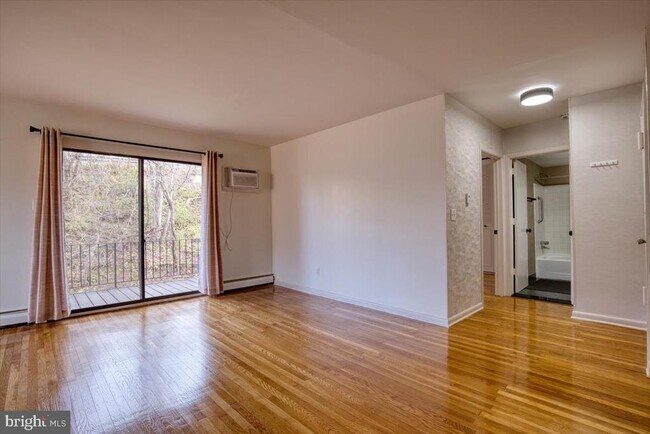 Foto del edificio - 1016 W Baltimore Pike