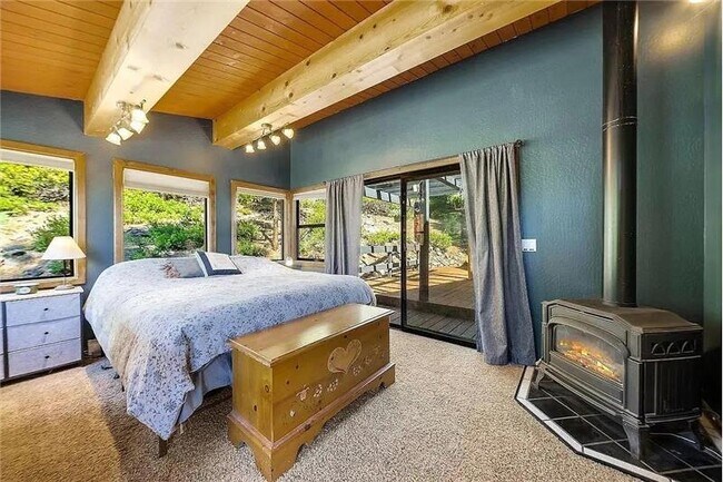 Building Photo - 751 Mountain Cir