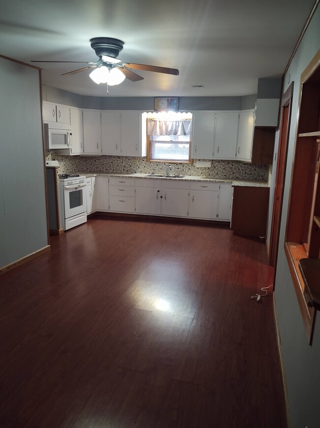 Building Photo - 314 3rd St