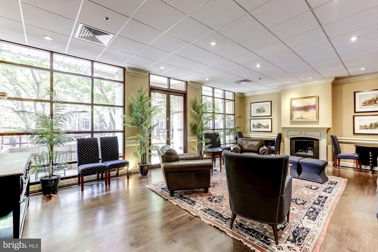 Primary Photo - 2400 Clarendon Blvd