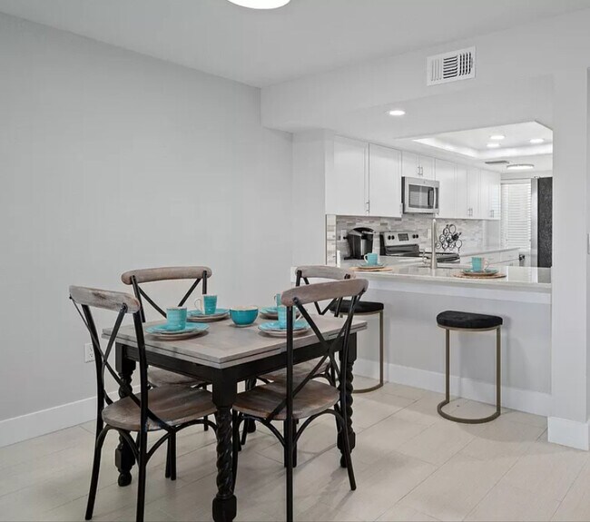 Foto del edificio - 4620 Bay Blvd
