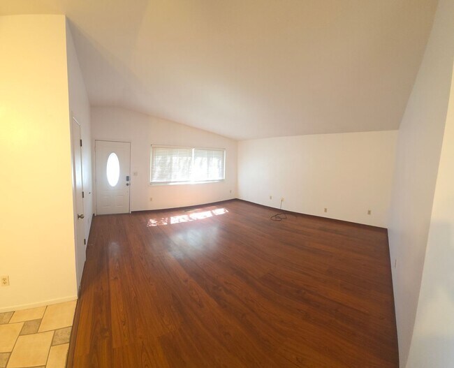 Foto del edificio - Pet-Friendly 3BR Home in Carson City with Yard & Modern Updates