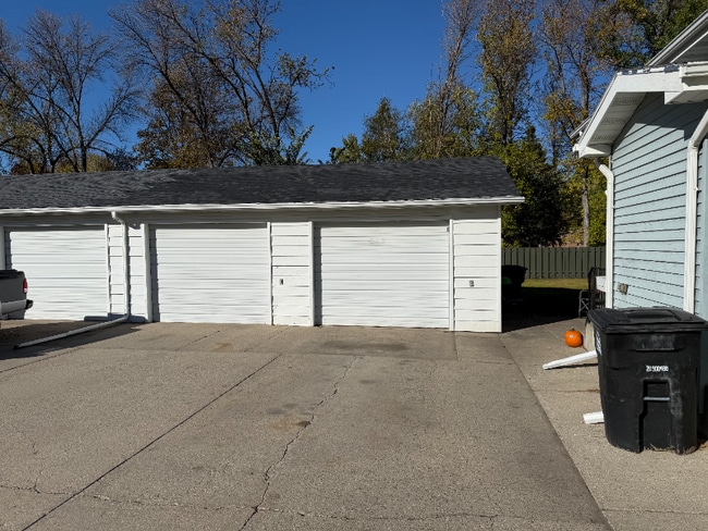 Building Photo - 716 Great Plains Ct
