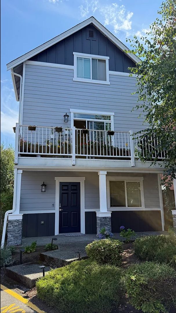 Photo - Spacious 3 Bedroom, 3 Bath End-Unit Condo ...