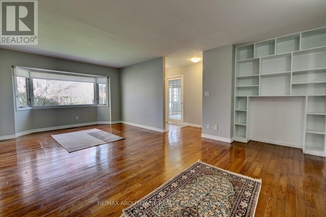 Building Photo - 1493 Briarwood Crescent