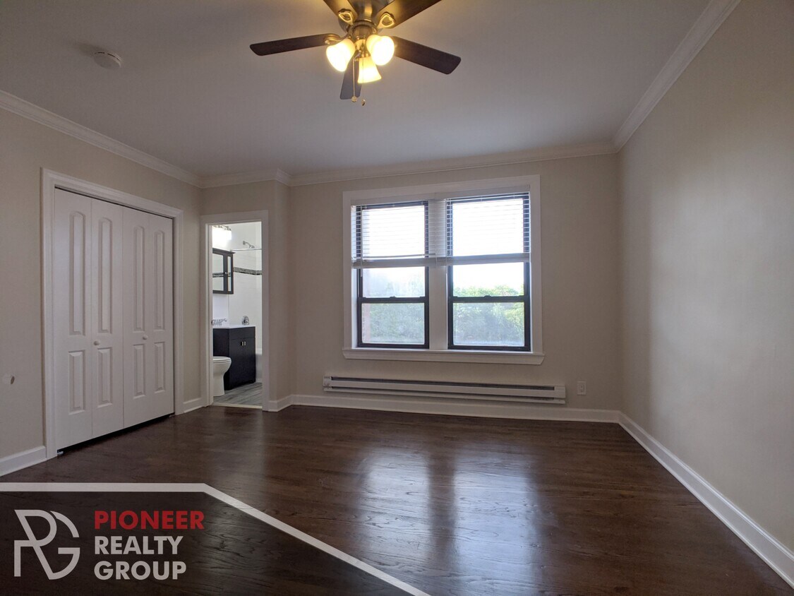 Foto principal - 3340 N Marshfield Ave