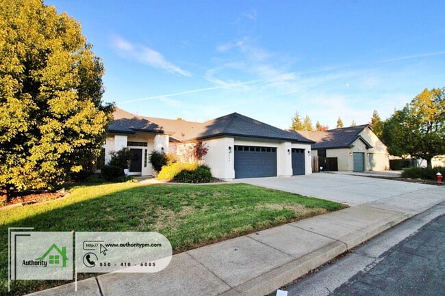 Building Photo - 2724 Western Oak Dr