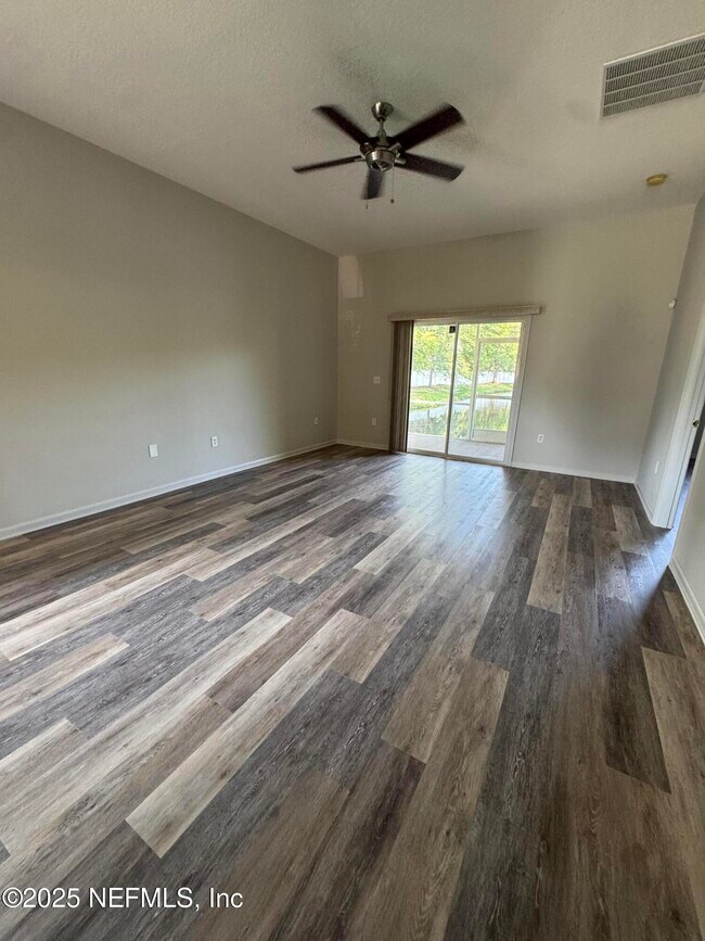 Foto del edificio - 6932 Morse Oaks Dr
