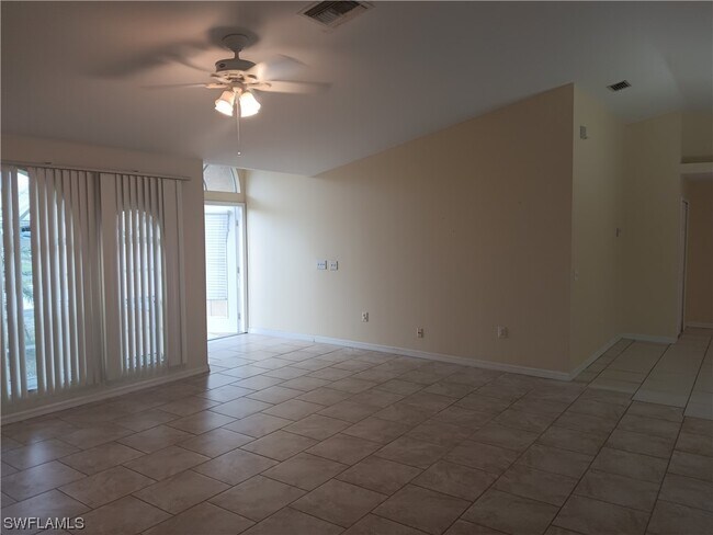 Building Photo - 679 Mirror Lakes Ct