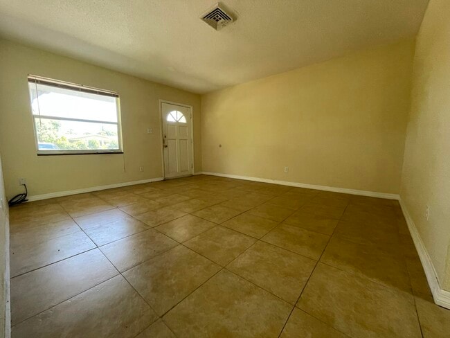 Building Photo - 951 Skylark Dr