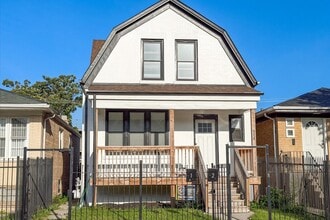 Building Photo - 934 N St Louis Ave