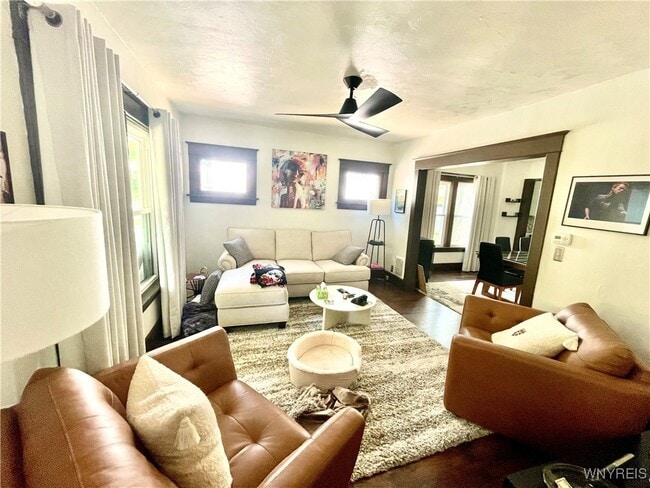 Foto del edificio - 141 Parkwood Ave