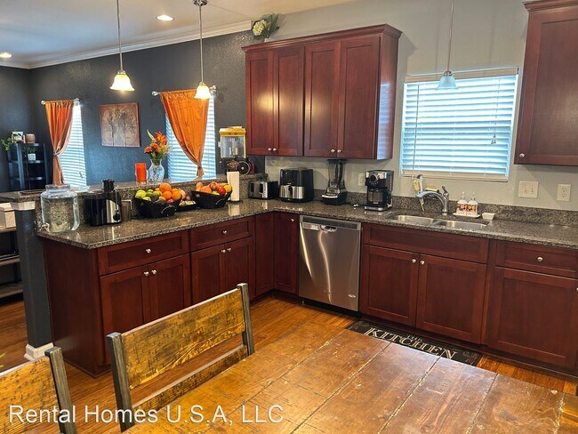 Foto del edificio - 4 br, 2.5 bath House - 1311 Holly Ave
