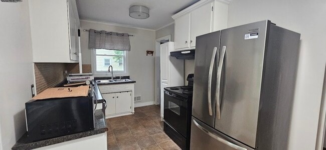 Building Photo - 2229 Oriole Ave