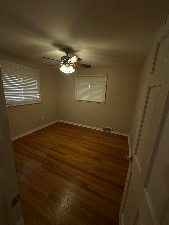 Dormitorio 1 - 972 Cardwell St