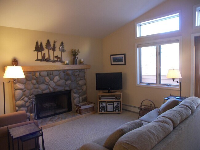 Foto del edificio - 1 Bedroom in McCloud!  2 Blocks from Incline Beach!