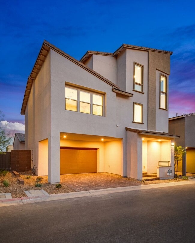 Building Photo - Tri-Level Three Bedroom Home with Spectacular City & Mountain Views