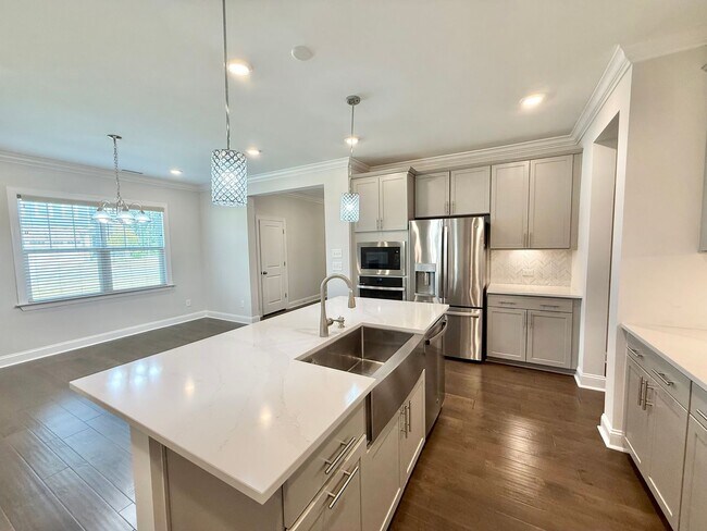 Building Photo - Stunning 5BD, 3BA Raleigh Home Within the ...