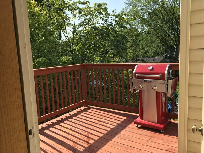 10x10 private outdoor deck on 2nd floor - 428 N Cuyler Ave