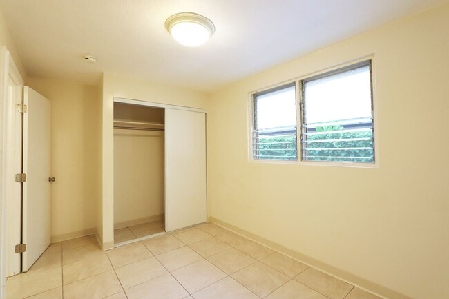 Building Photo - 1126