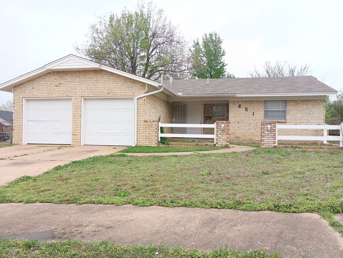 Photo - 801 Meadowridge Dr (Midwest City, OK)