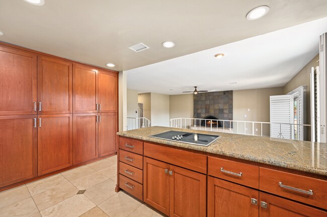 Foto del edificio - Gorgeous 3BD/3BA Home on a Golf-Course with Expansive Mountain Views! $5,000/mo