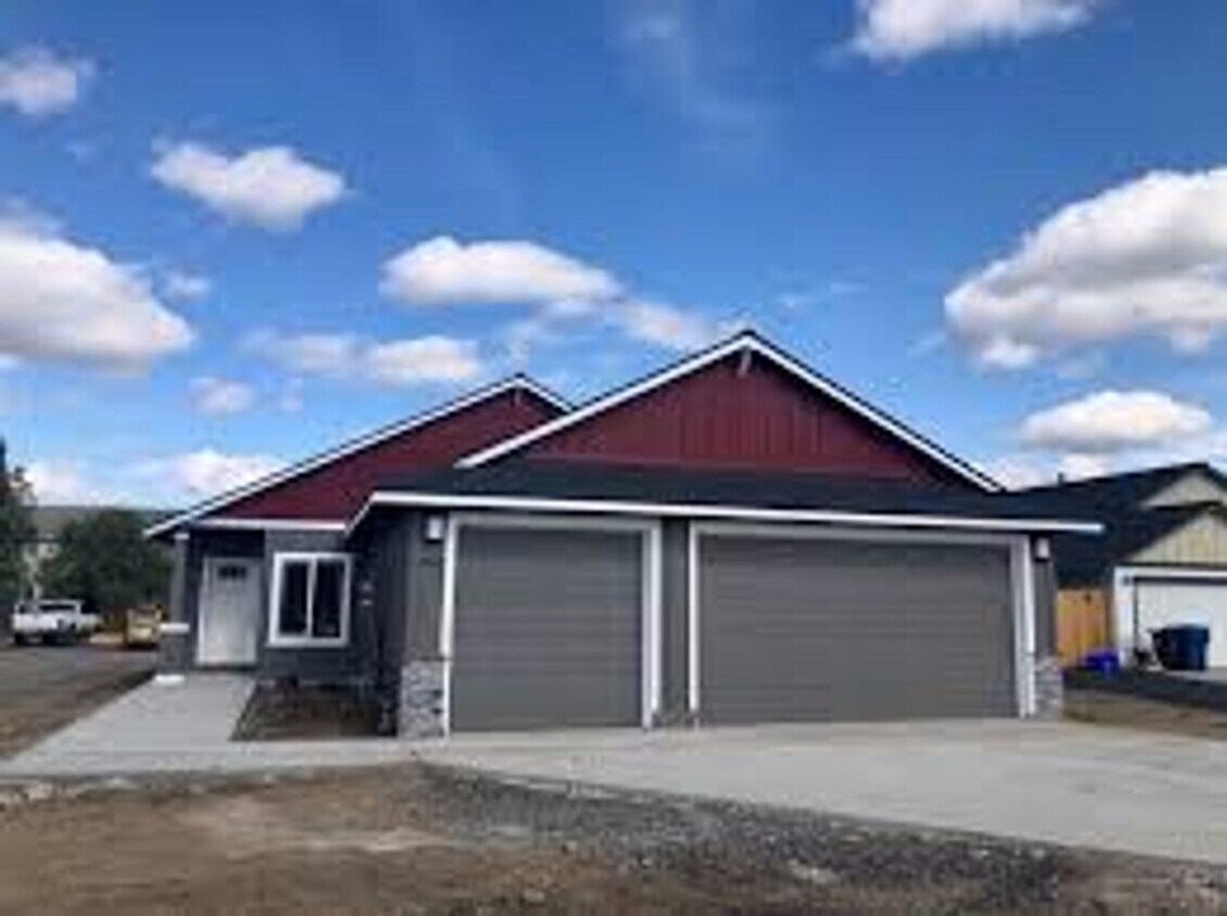 Foto principal - 957 NW Oak Ave