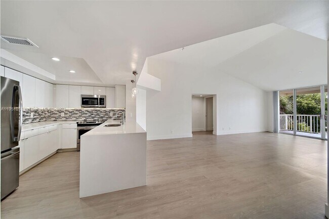 Foto del edificio - 3605 NE 207th St