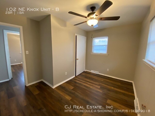Foto del edificio - 102 NE Knox St
