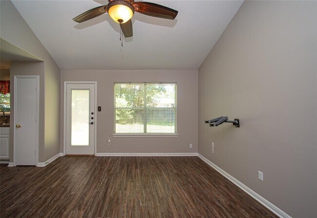 Building Photo - 16384 Sun View Ln