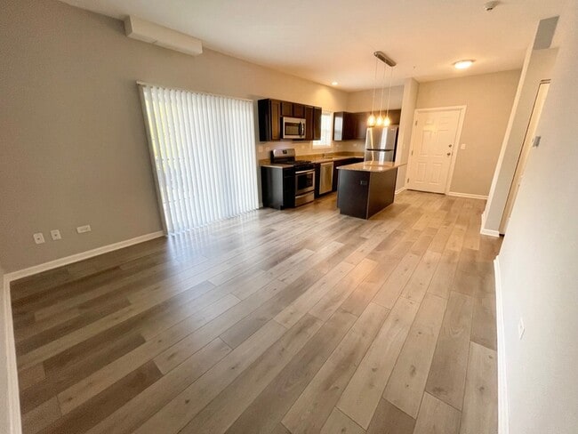 Foto del edificio - 811 E Main St