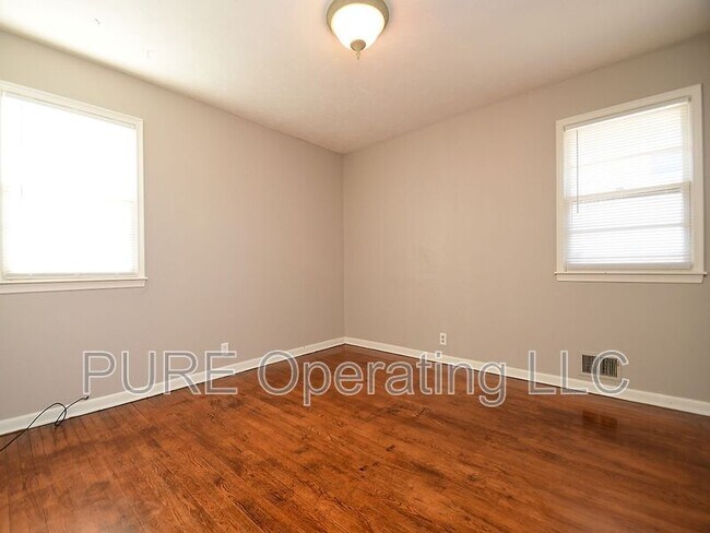 Building Photo - 2215 S 50 Av Cir