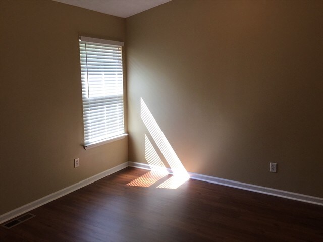 Foto del edificio - 14 Wooded Ridge Drive