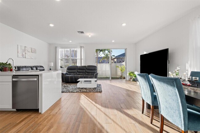 Building Photo - 210 SW 170th Ave