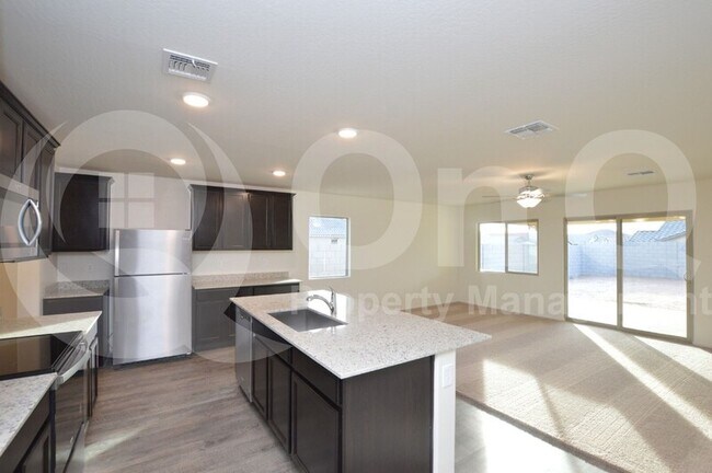 Foto del edificio - 2569 N Mcdonald Ln