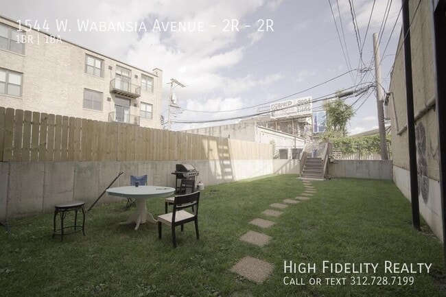Building Photo - 1544 W Wabansia Ave