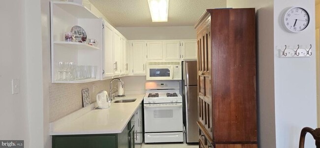 Foto del edificio - 5225 Pooks Hill Rd