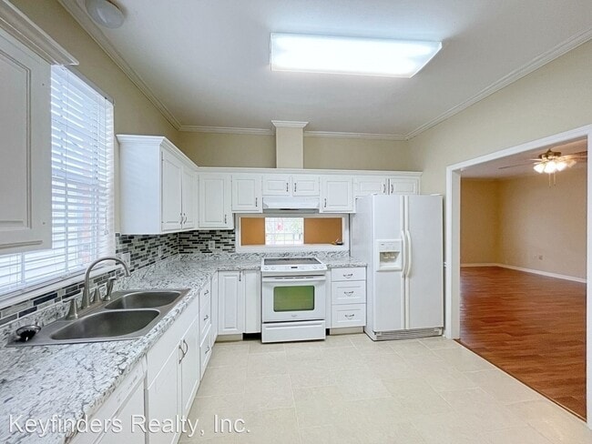 Building Photo - 3 br, 2.5 bath House - 15381 Summerwood Ave.