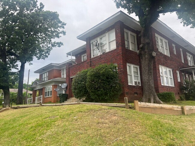 Foto del edificio - 402 Egan St