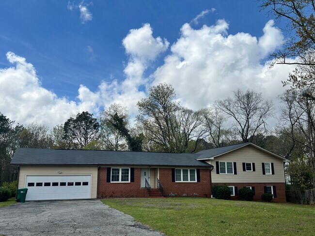 Building Photo - 333 Chapman Rd