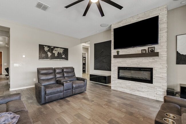 Building Photo - 19411 E Timberline Rd