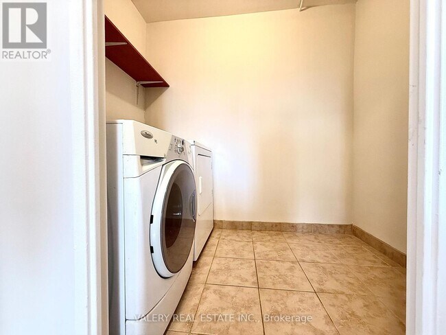 Photo du bâtiment - 25 Four Winds Dr