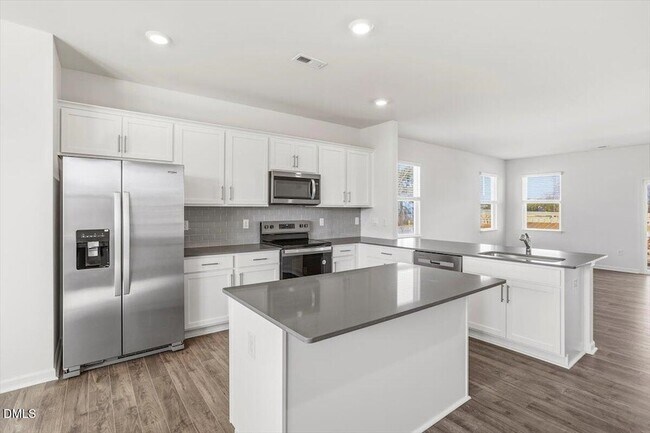 Foto del edificio - 738 Dorset Strm Dr