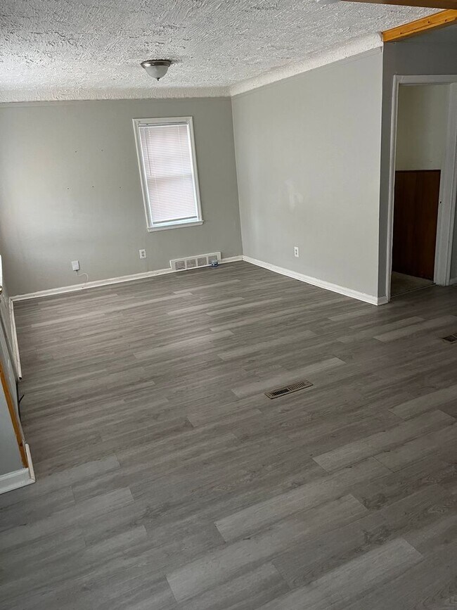 Foto del edificio - 3 bed/ 1 Bath